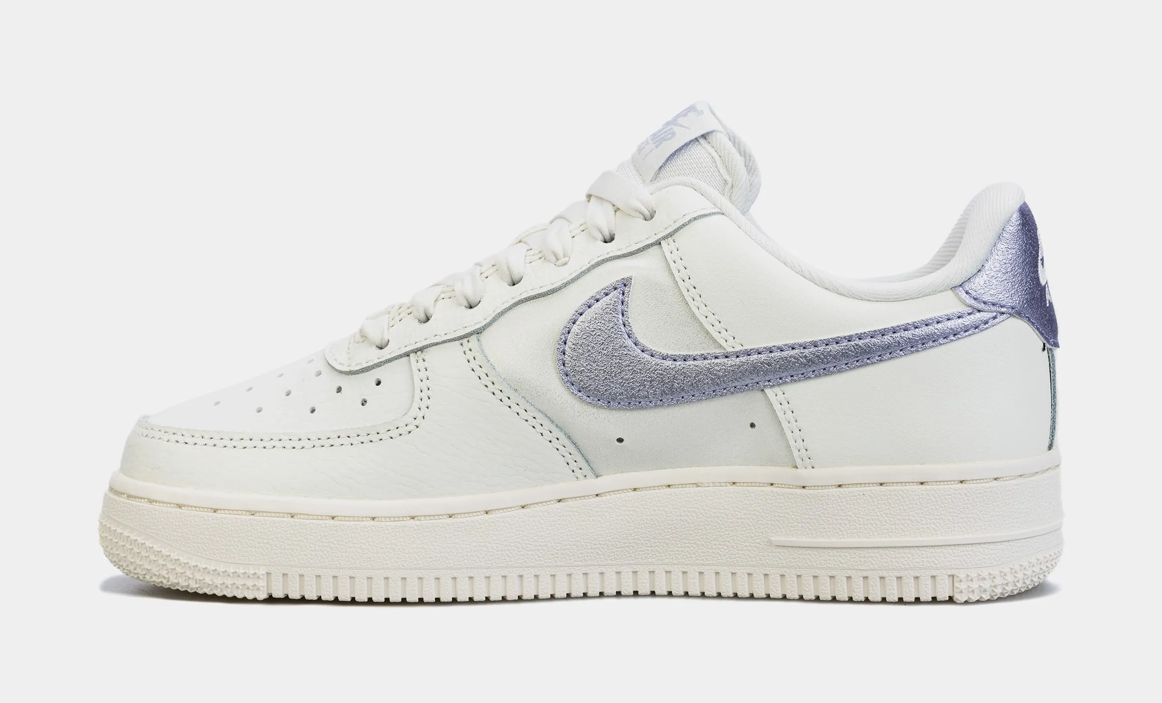 Air Force 1 '07 Essentials Womens Lifestyle Shoes (White/Purple)